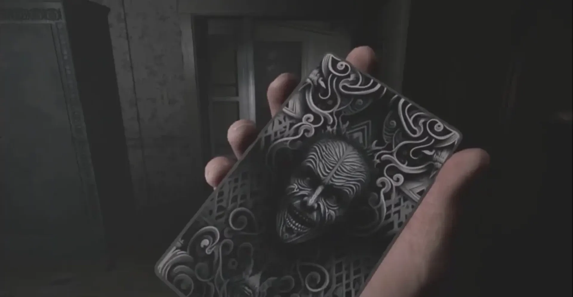 How to Use Tarot Cards in Demonologist?